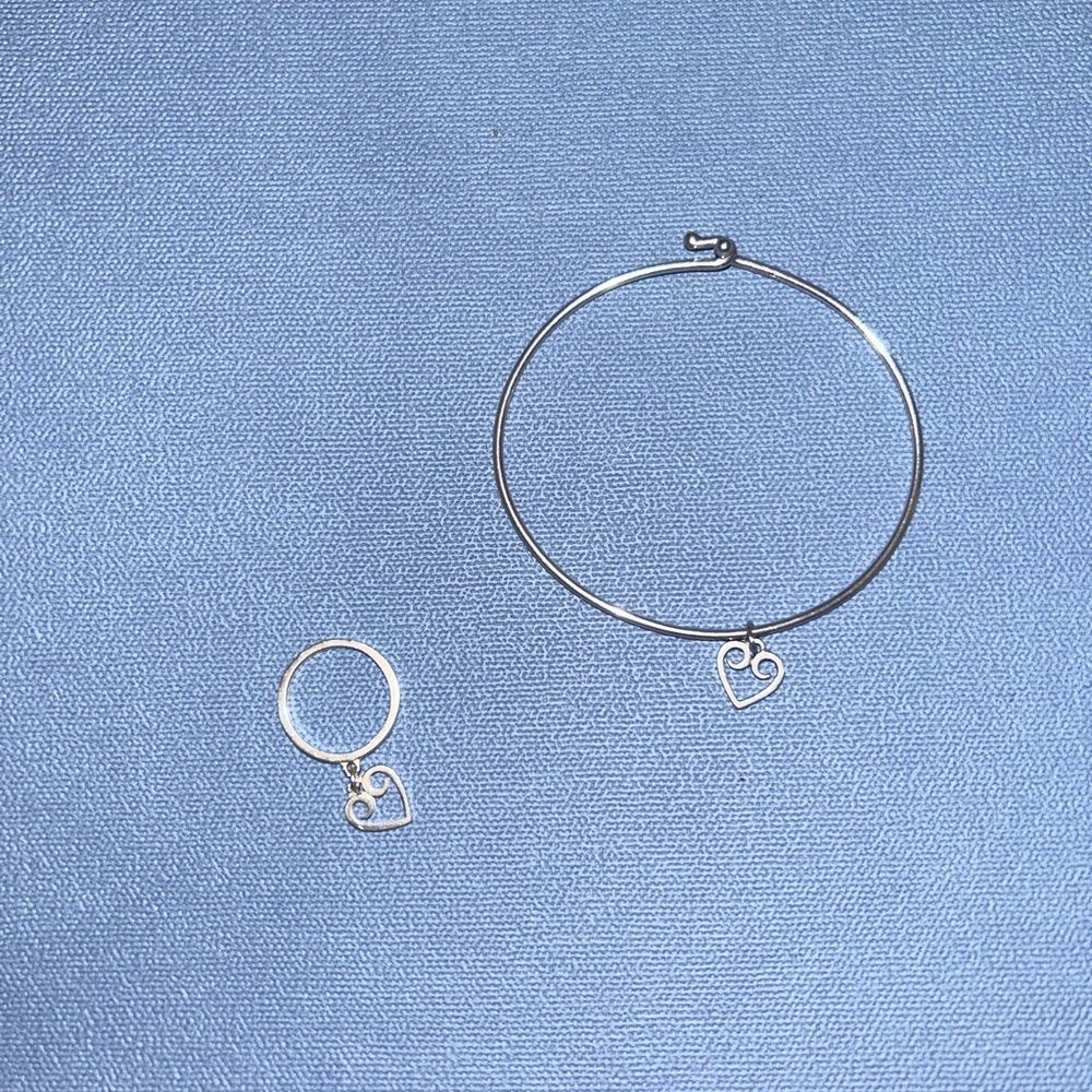 Sterling silver James Avery ring size 4 and bracket